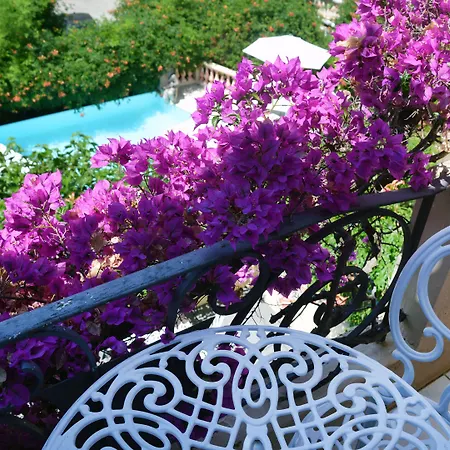 La Sainte Valerie Adults Only جوان ليه باه